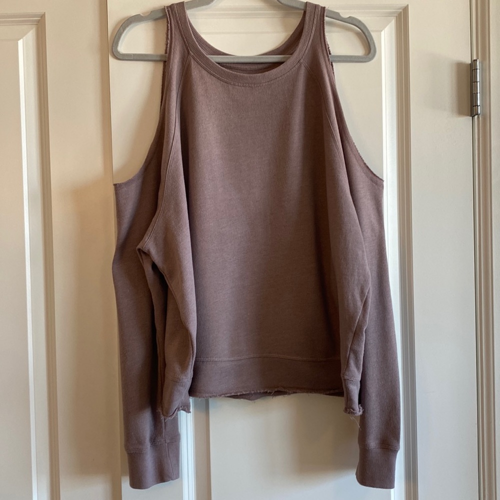 Victoria’s Secret Sport women’s “cold shoulder” raw hem sweatshirt. Size L.